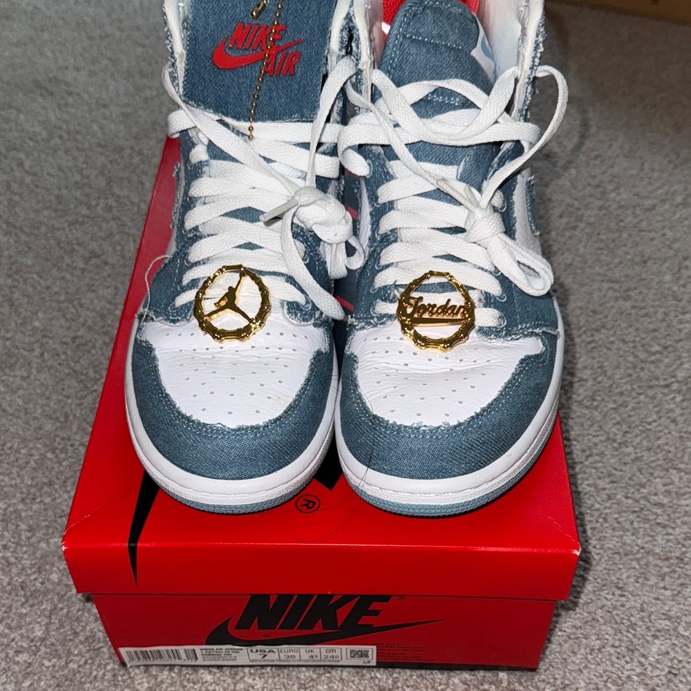 Nike Women’s' Denim Blue and White Sneakers sz 7. Worn 1-2x.